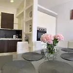 Spacious 3-bedroom Near Spinola By Gen X Appartement