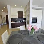 Spacious 3-bedroom Near Spinola By Gen X * San Ġiljan