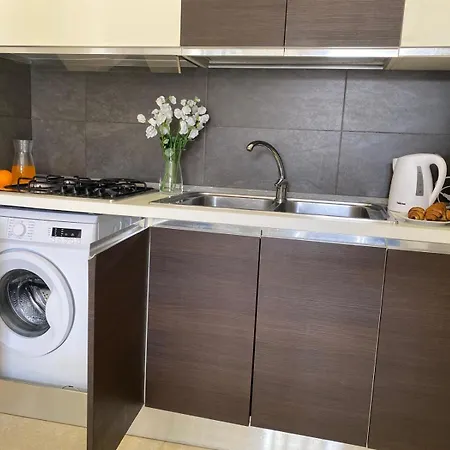 Spacious 3-bedroom Near Spinola By Gen X