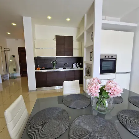 Spacious 3-bedroom Near Spinola By Gen X * Saint Julian's