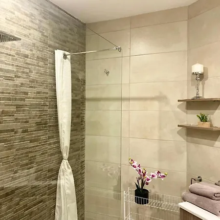 Spacious 3-bedroom Near Spinola By Gen X