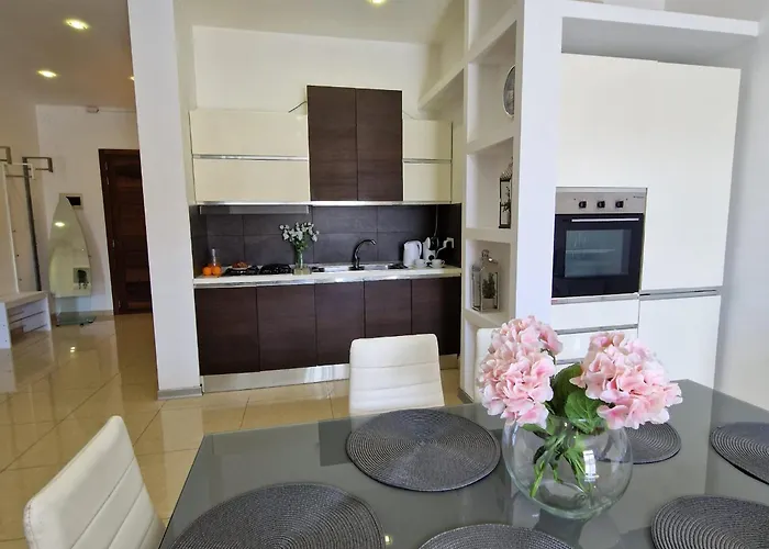 Spacious 3-bedroom Near Spinola By Gen X * San Julián