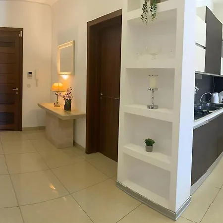 Spacious 3-bedroom Near Spinola By Gen X Apartment