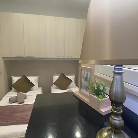 Spacious 3-bedroom Near Spinola By Gen X Apartment *