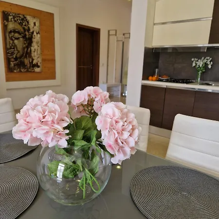 Spacious 3-bedroom Near Spinola By Gen X