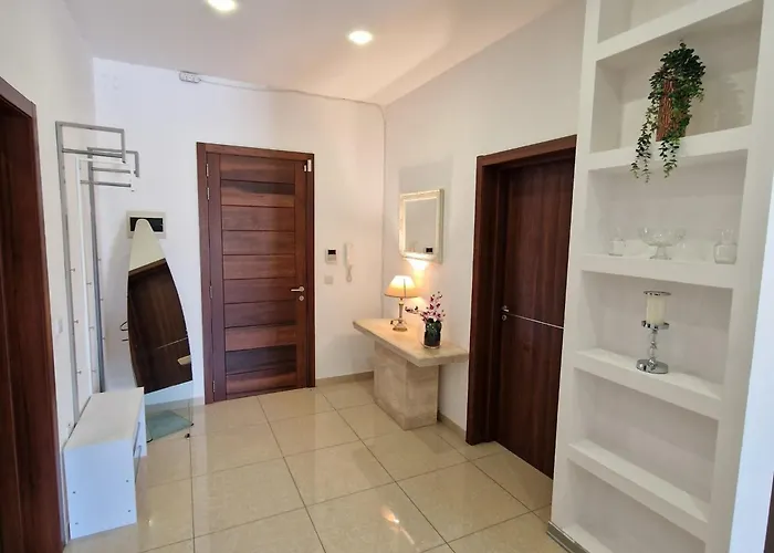Spacious 3-bedroom Near Spinola By Gen X San Giuliano